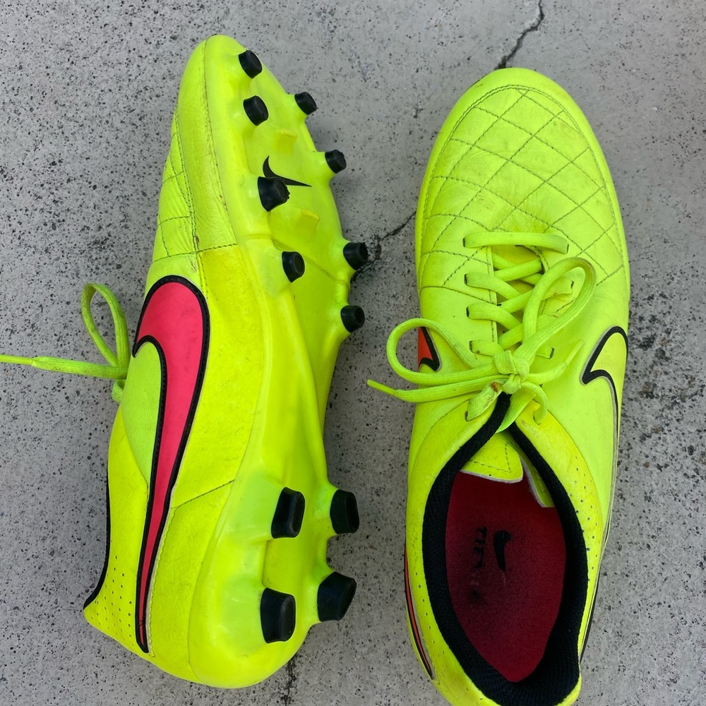 NIKE soccer cleats